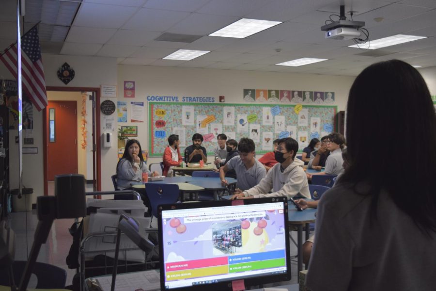 Connecting Cultures: President Nina Larsen of OA Japanese Club leads a Kahoot with trivia about Japanese culture.