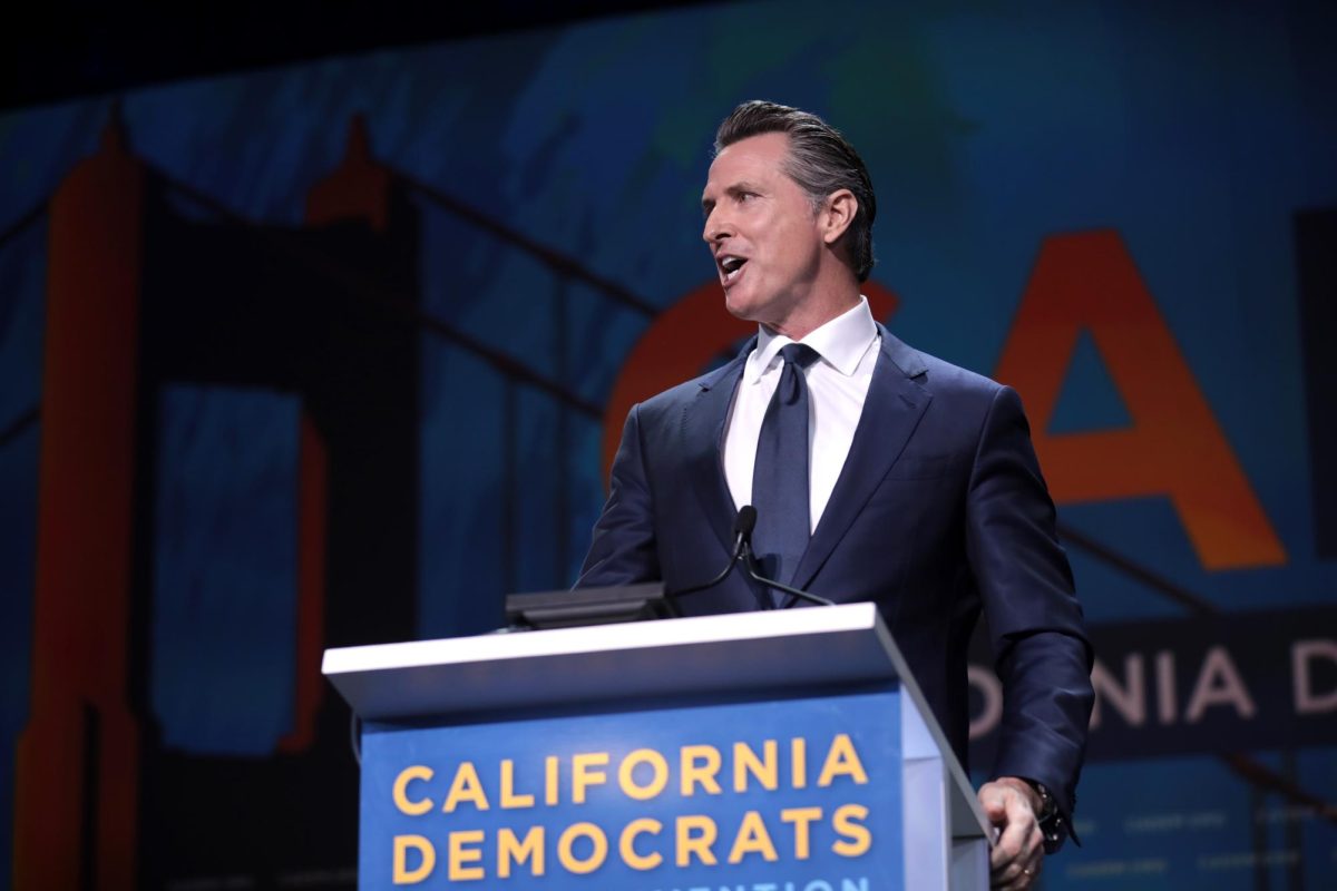 Newsom approves bill: With social media usage on the rise, preventing kids from forming addictions becomes high priority. (Photo by Gage Skidmore/Creative Commons)