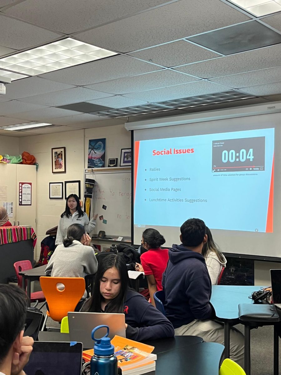 Junior Kate Park facilitates the second summit of the 2025-2026 school year, recording student concerns so RSVP can digest and address issues on campus. (Photo by Mrs. Vosskuhler)